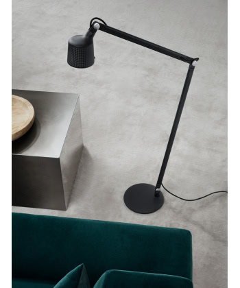 Alternative view of Vipp 525 Gulvlampe - Sort