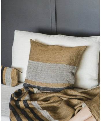 Alternative view of Putetrekk -The Belgian Pillow -Nairobi 50x50