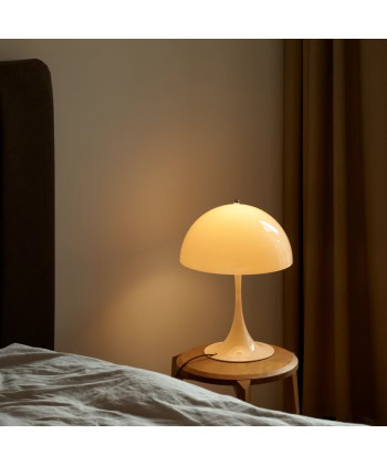Alternative view of Panthella 320 Bordlampe Beige
