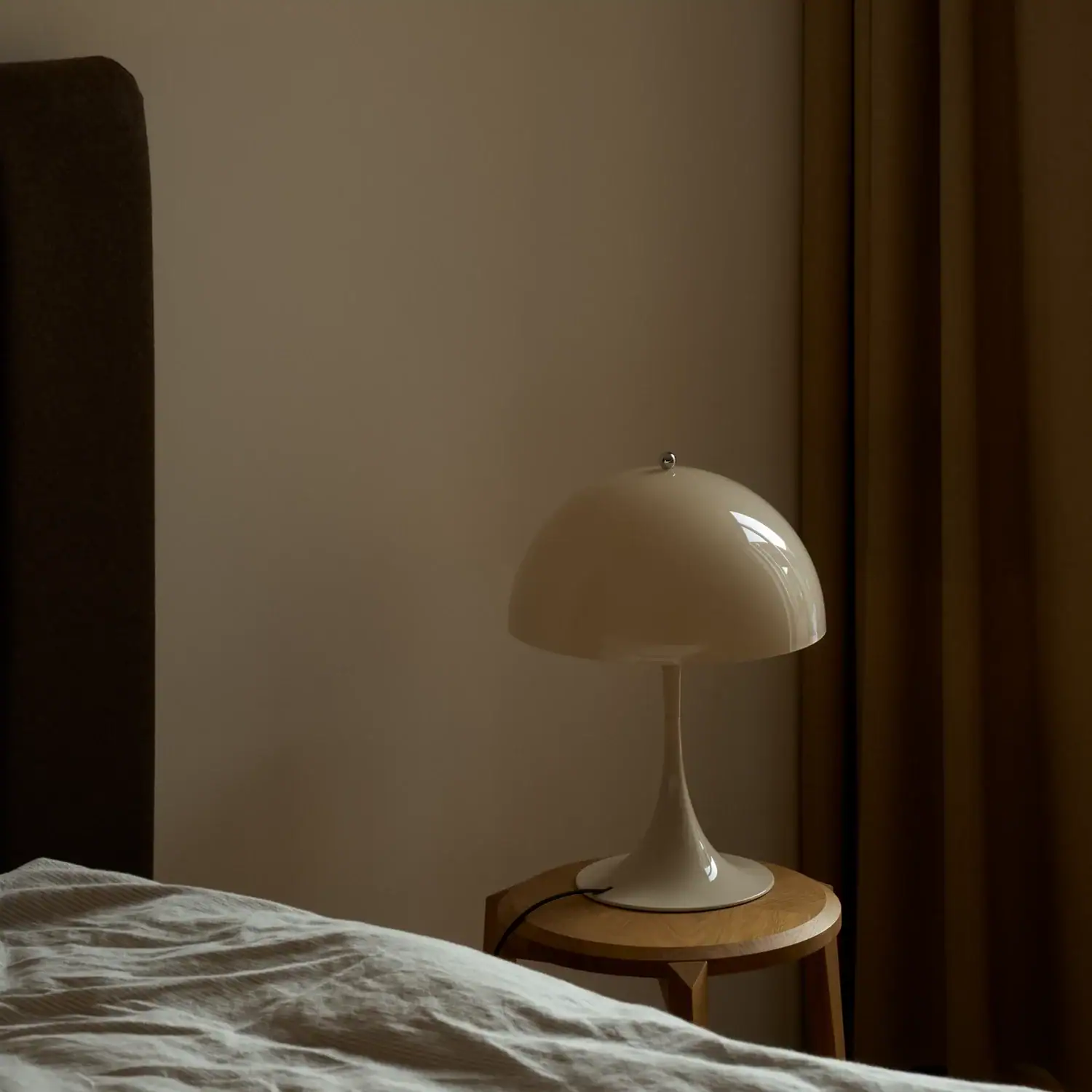 Panthella 320 Bordlampe Beige - Bilde 4