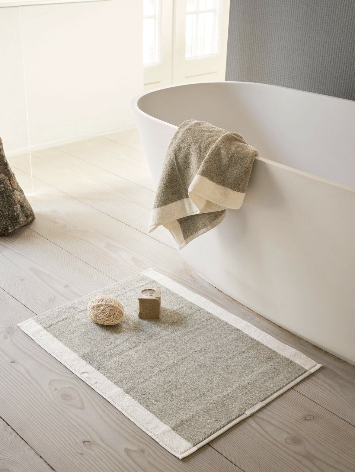 Vipp104 Badehåndkle 76x135, Khaki - Bilde 4